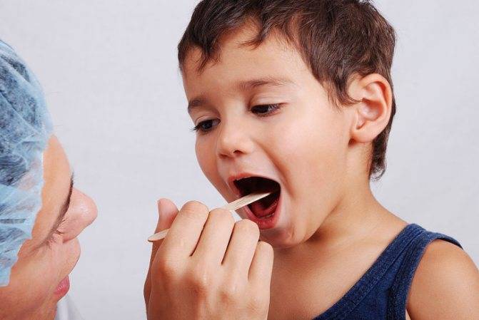 Почему у ребенка пахнет изо рта неприятно: причины, как лечить