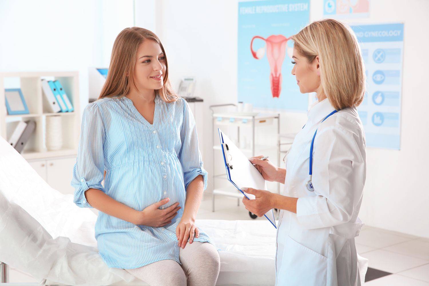 Чудо в животике: когда нужно идти к врачу при беременности в первый раз?