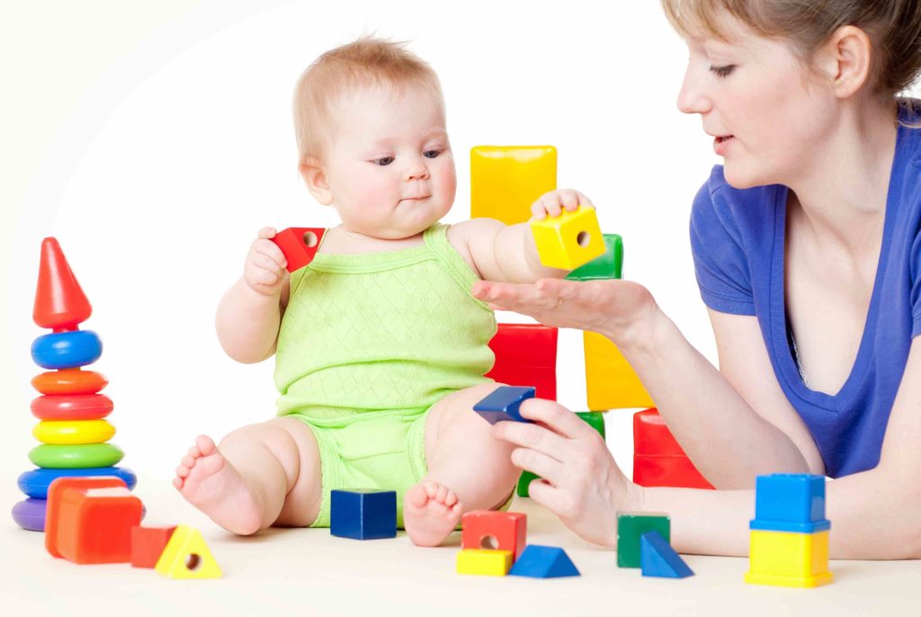 Развитие ребенка в 9 месяцев: что должен уметь, как развивать малыша в этот период и другие рекомендации