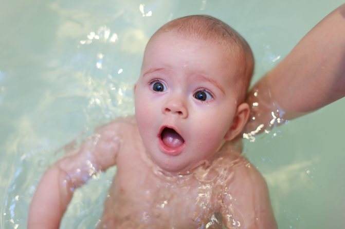 Ребенок боится купаться в ванной, что делать | почему, как бороться