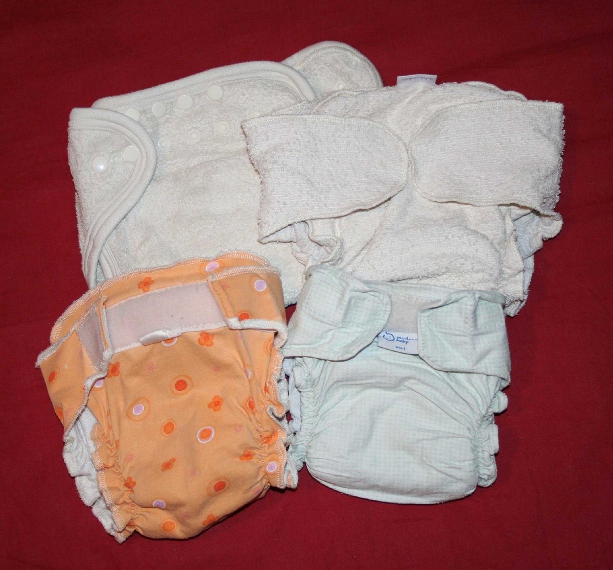 Памперсы для новорожденных (30 фото): какие подгузники лучше и как часто их менять? рейтинг по качеству и отзывы