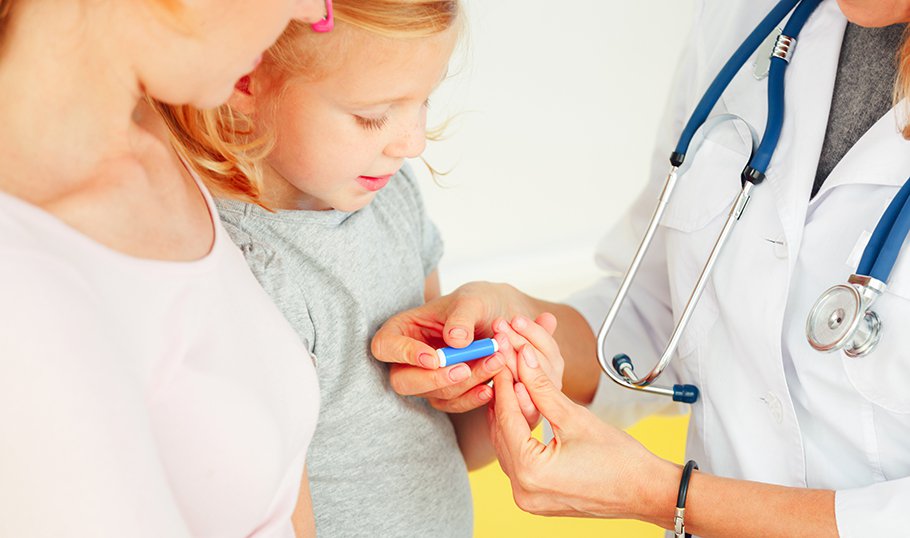 Ребенок боится сдавать кровь из пальца: 7 советов для того, чтобы настроить его на процедуру