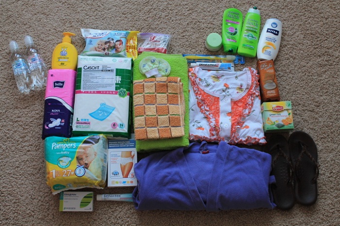 Чем заполнить сумку в роддом: вещи для мамы, для малыша, документы, необходимые мелочи