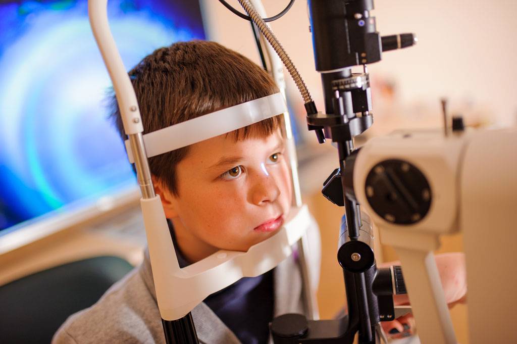 Нарушение рефракции глаза: определение, виды в офтальмологии и влияние на зрение